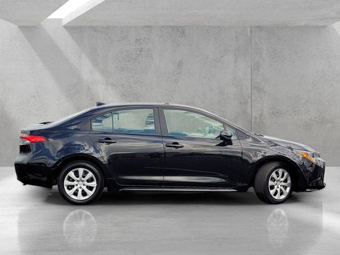 Used 2025 Toyota Corolla LE image 3