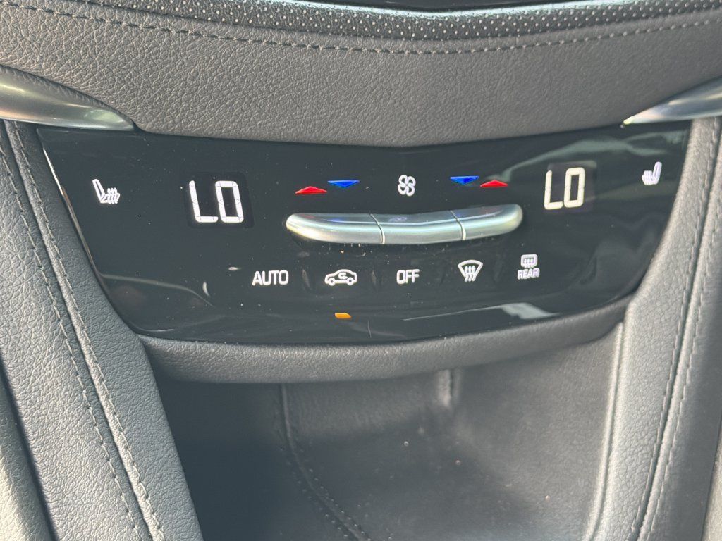 Certified 2025 Cadillac XT6 Luxury FWD image 26