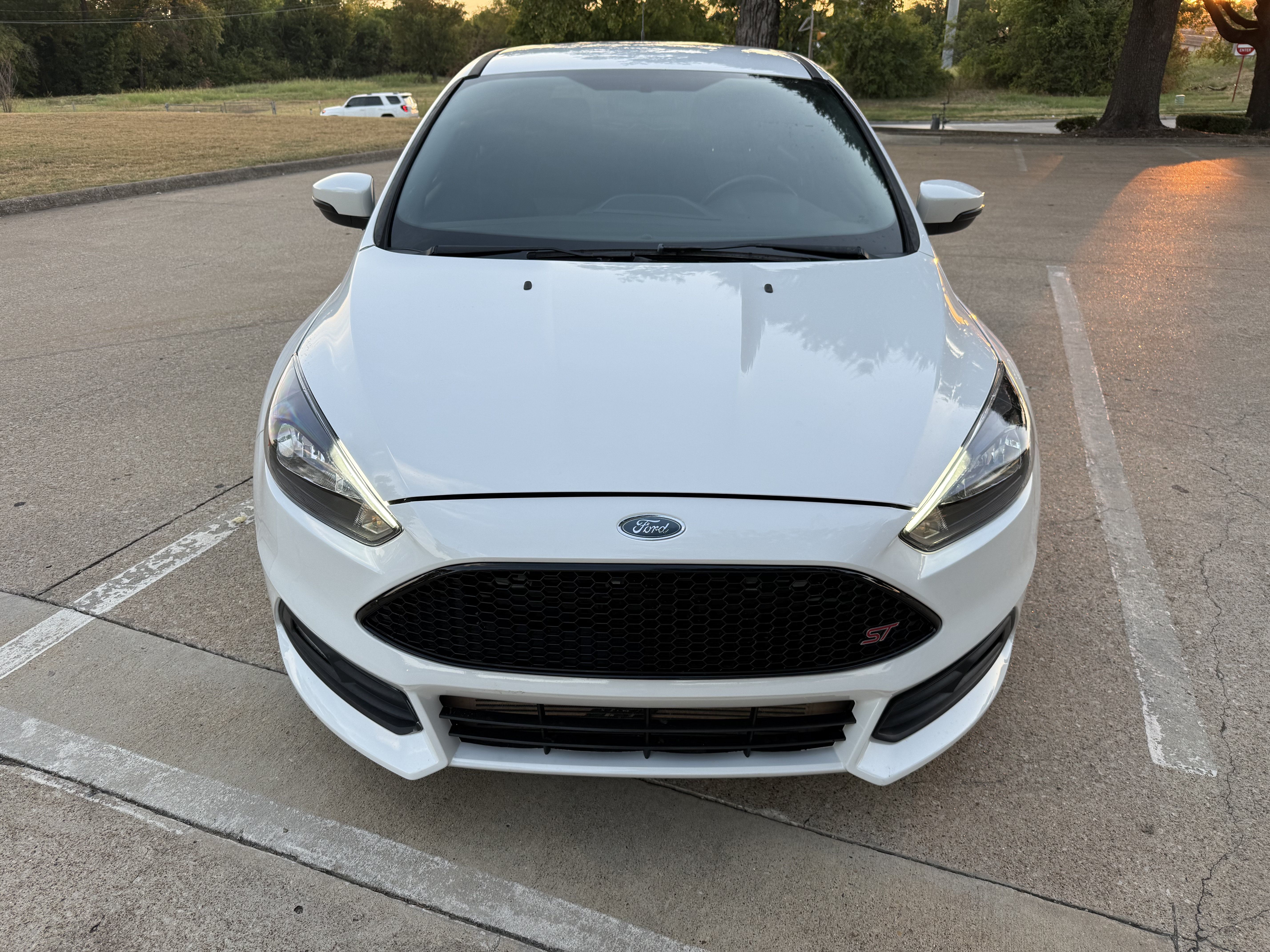 Used 2018 Ford Focus ST FWD image 2