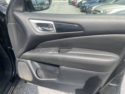 Used 2019 Nissan Pathfinder S AWD/4WD image 27