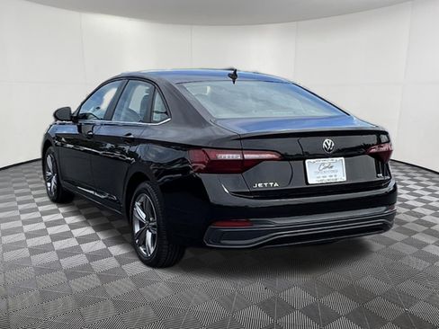 Used 2024 Volkswagen Jetta SE FWD image 4