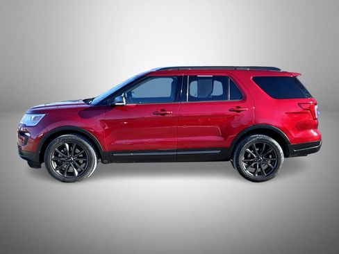 Used 2018 Ford Explorer XLT w/ Equipment Group 202A image 8