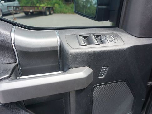 Used 2017 Ford F150 XLT w/ Equipment Group 302A Luxury AWD/4WD image 3