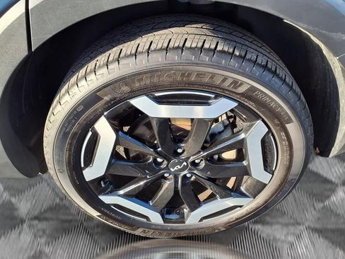 Used 2023 Kia Telluride EX w/ EX Captain's Chair Package image 19