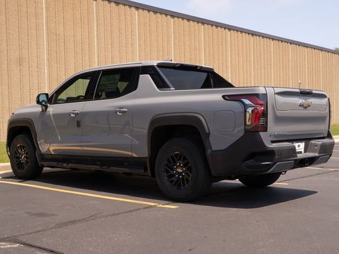 New 2025 Chevrolet Silverado EV LT image 5