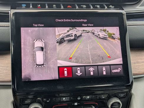 Used 2022 Jeep Grand Cherokee Summit w/ Advanced Protech Group IV AWD/4WD image 32