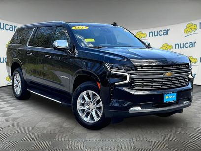Used 2023 Chevrolet Suburban Premier w/ Premium Package 2