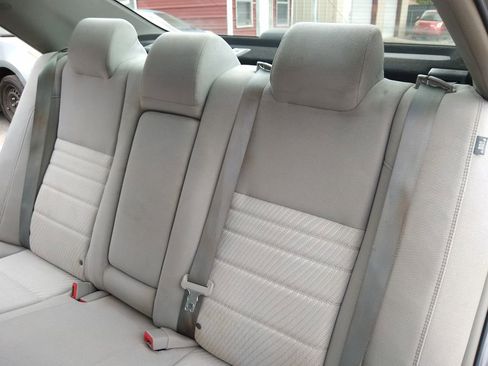 Used 2015 Toyota Camry LE image 19