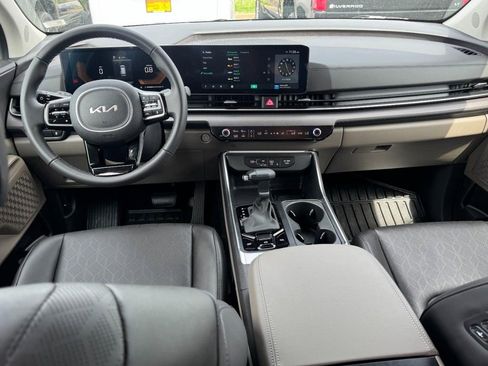 Used 2026 Kia Carnival EX FWD image 11