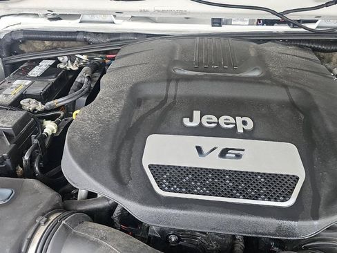 Used 2018 Jeep Wrangler Unlimited Sport S AWD/4WD image 7