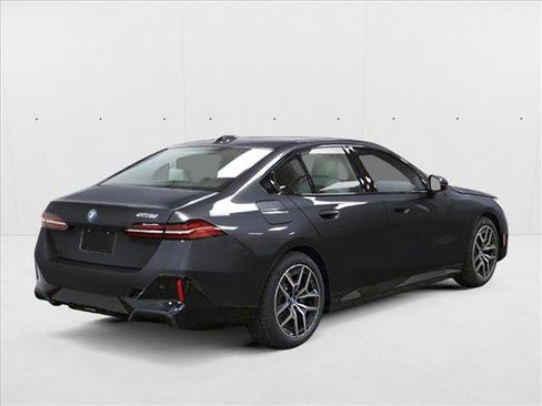 New 2027 BMW i5 xDrive40 AWD/4WD image 2
