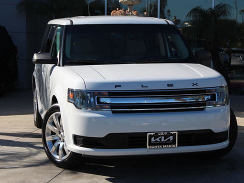 Used 2018 Ford Flex SE image 2