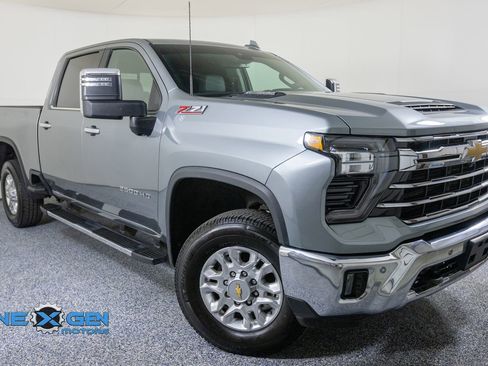 Used 2025 Chevrolet Silverado 2500 LTZ w/ LTZ Convenience Package AWD/4WD image 1