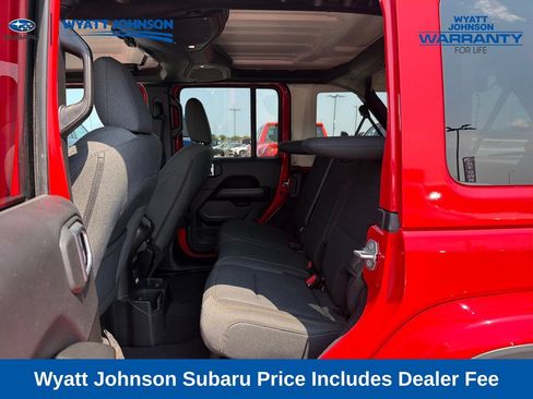 Used 2025 Jeep Wrangler Unlimited Sahara AWD/4WD image 32
