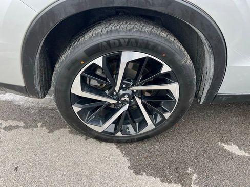 Used 2024 Mitsubishi Outlander SE image 12