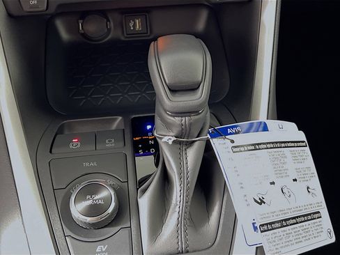 Used 2025 Toyota RAV4 XLE AWD/4WD image 25