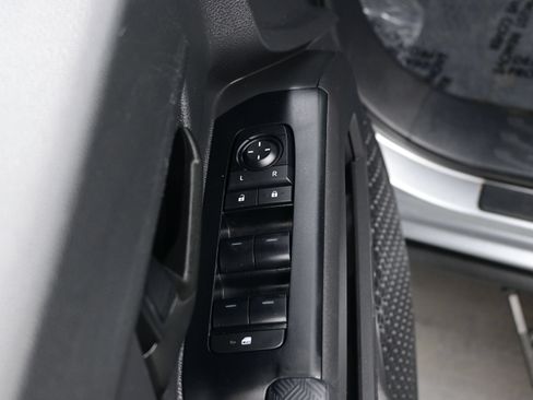 Used 2025 Toyota Tacoma SR5 AWD/4WD image 10