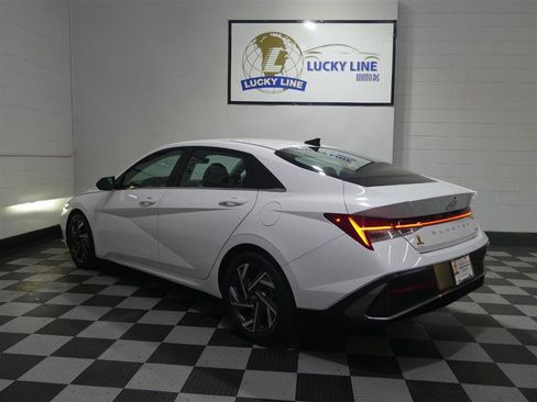 Used 2025 Hyundai Elantra Limited FWD image 11