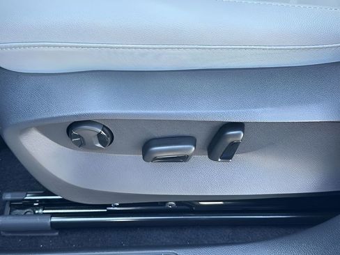 New 2026 Volkswagen Taos SE image 12