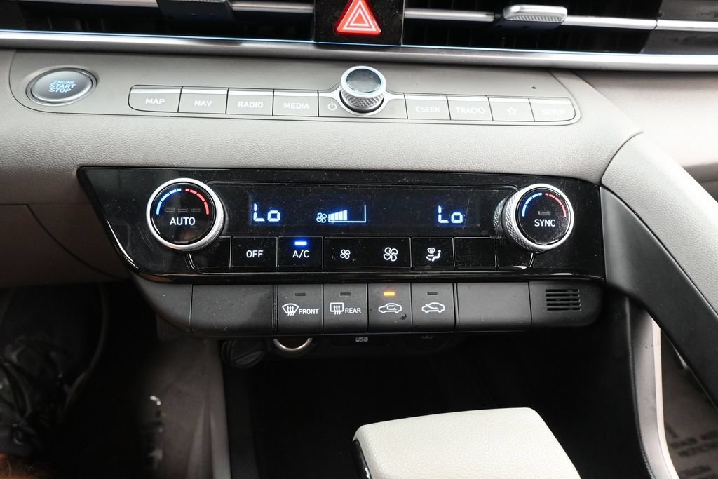 Used 2024 Hyundai Elantra SEL FWD image 28
