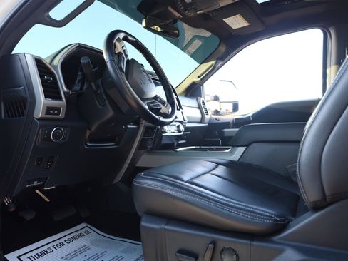 Used 2022 Ford F250 Lariat w/ Black Appearance Package image 9
