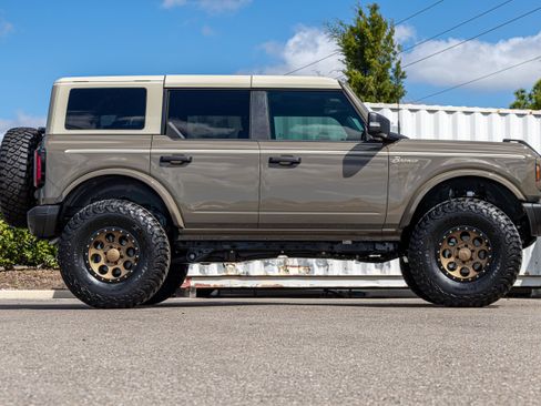 New 2025 Ford Bronco Badlands image 2