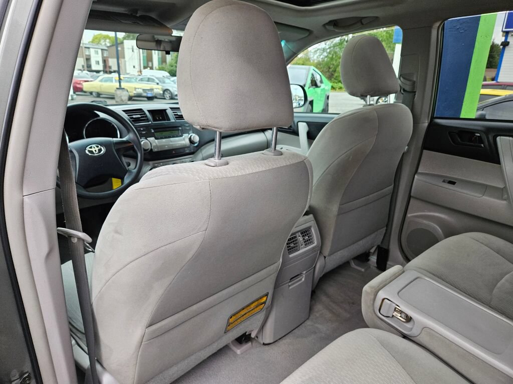 Used 2010 Toyota Highlander 4WD w/ Tow Pkg image 13