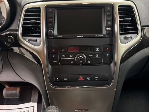 Used 2012 Jeep Grand Cherokee Laredo AWD/4WD image 13