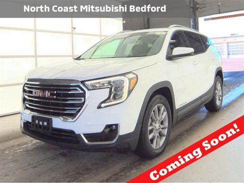 Used 2022 GMC Terrain SLT image 1
