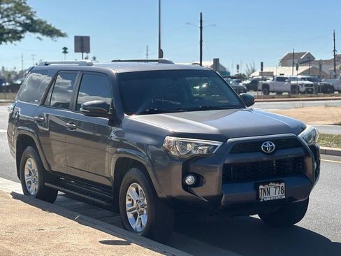 Used 2018 Toyota 4Runner SR5 image 6