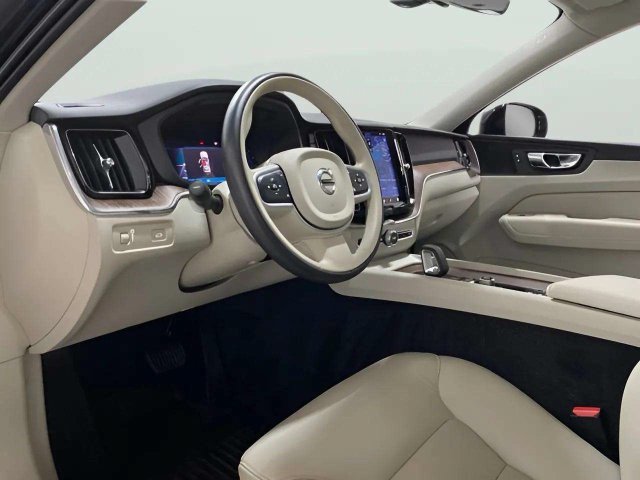Used 2022 Volvo XC60 B5 Momentum w/ Climate Package AWD/4WD image 57