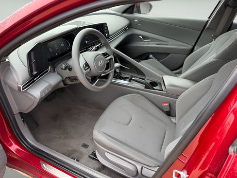 Used 2024 Hyundai Elantra SE image 10