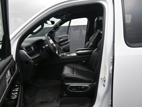 Used 2024 Jeep Wagoneer Series II w/ Premium Group I image 10