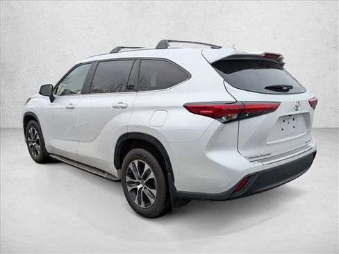 Certified 2023 Toyota Highlander XLE image 7