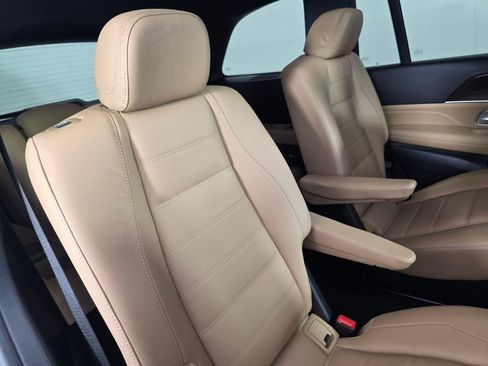 Certified 2024 Mercedes-Benz GLS 450 4MATIC image 32