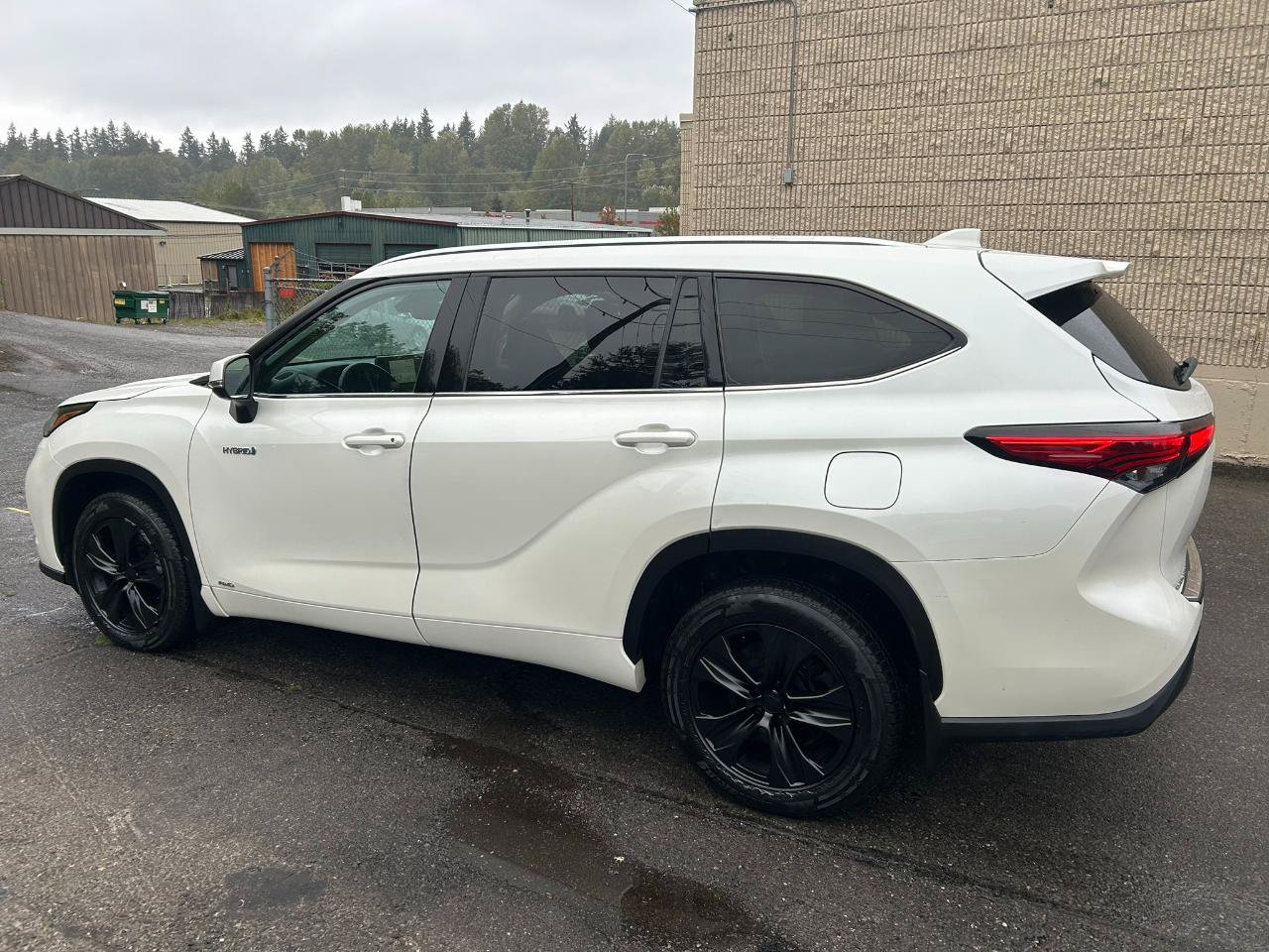 Used 2020 Toyota Highlander XLE AWD/4WD image 7
