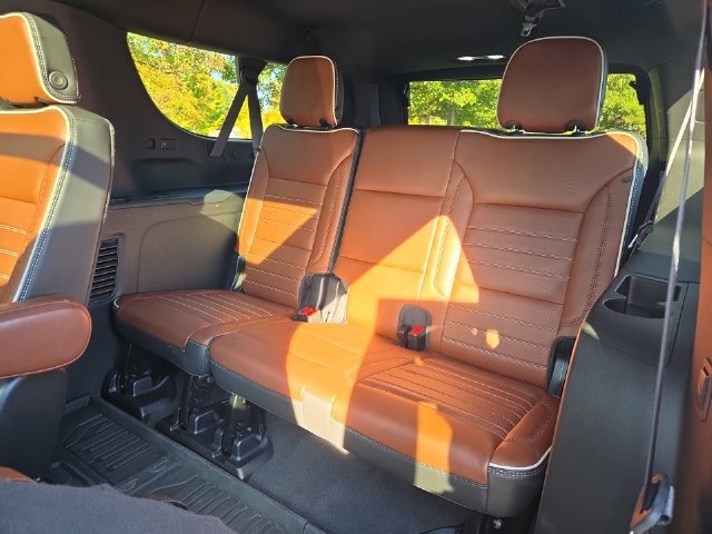 Used 2023 GMC Yukon XL Denali Ultimate w/ LPO, Floor Liner Package AWD/4WD image 21