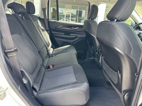 Used 2024 Jeep Grand Cherokee Laredo RWD image 39