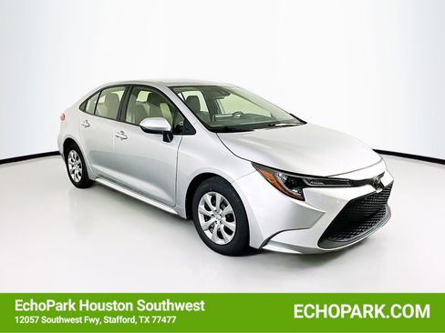 Used 2020 Toyota Corolla LE FWD image 1