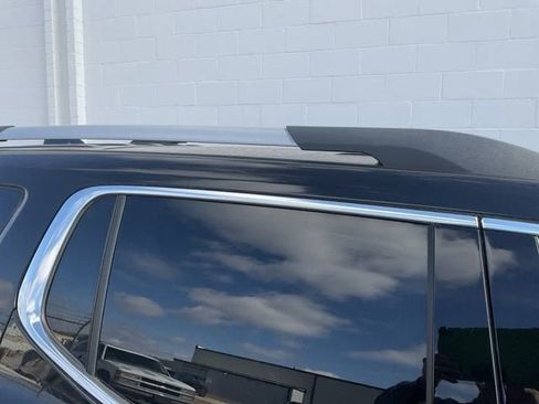 Used 2023 GMC Acadia SLT w/ LPO, Floor Liner Package image 10