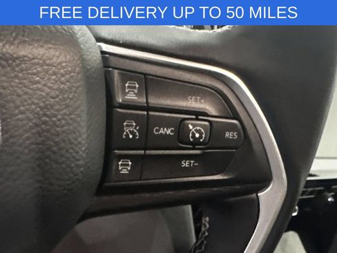 Used 2025 Jeep Grand Cherokee Altitude AWD/4WD image 7