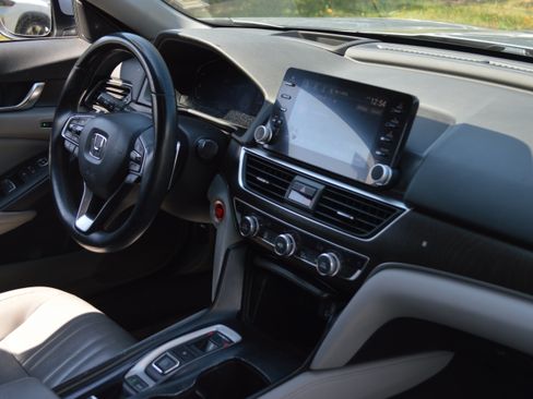 Used 2018 Honda Accord Touring image 30