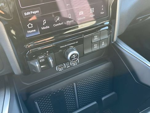 New 2026 RAM 1500 Big Horn AWD/4WD image 18