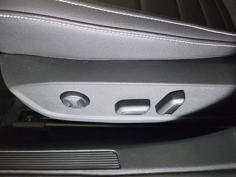 Used 2023 Volkswagen Jetta SE w/ Panoramic Sunroof Package image 27