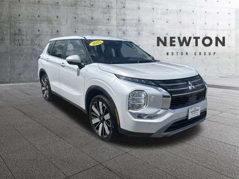 Used 2025 Mitsubishi Outlander SE AWD/4WD image 1
