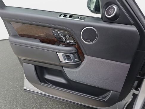 Used 2020 Land Rover Range Rover HSE image 27