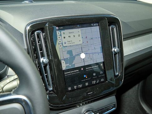 New 2026 Volvo XC40 B5 Plus w/ Climate Package image 15