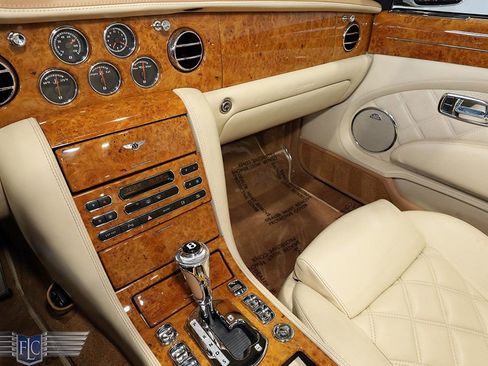 Used 2010 Bentley Azure T RWD image 25