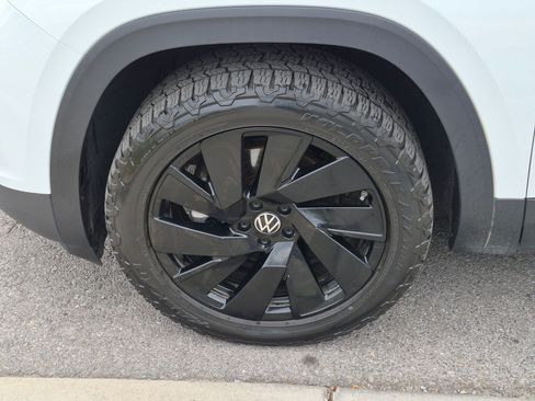 Used 2024 Volkswagen Atlas SE w/ Panoramic Sunroof Package AWD/4WD image 14