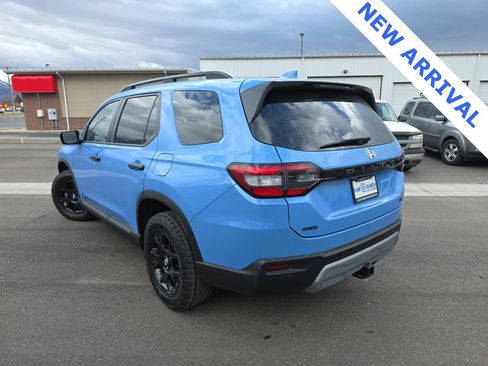 Used 2025 Honda Pilot TrailSport image 3